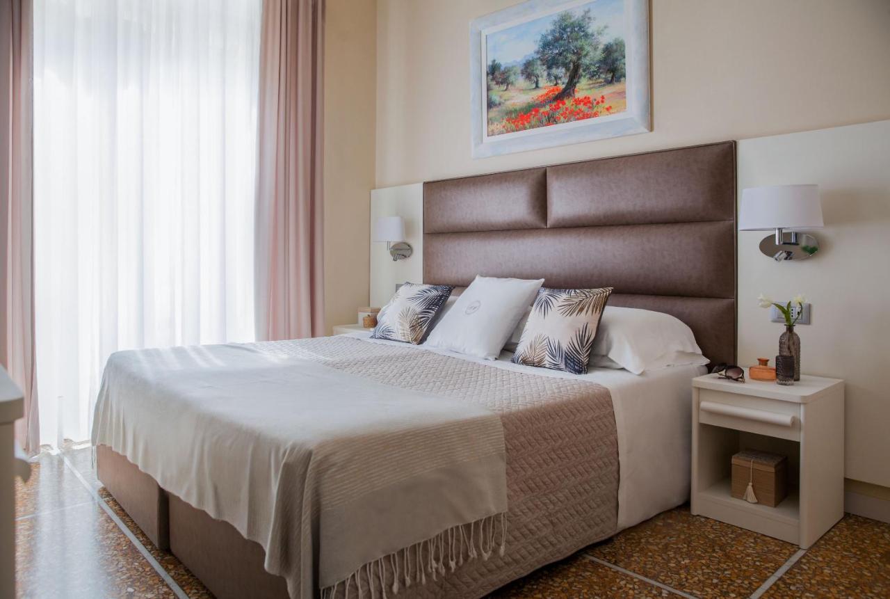 Hotel Mediterraneo Laigueglia Esterno foto