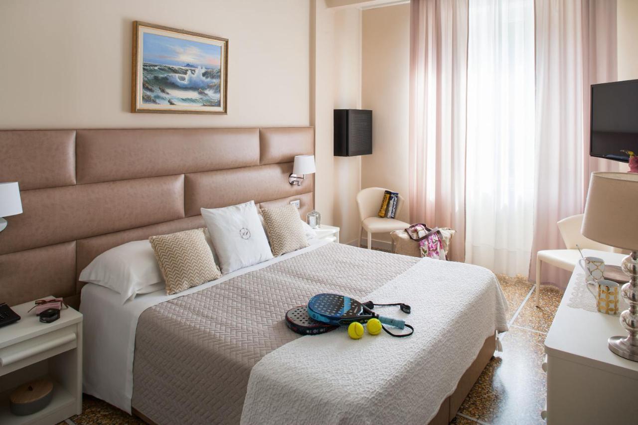 Hotel Mediterraneo Laigueglia Esterno foto
