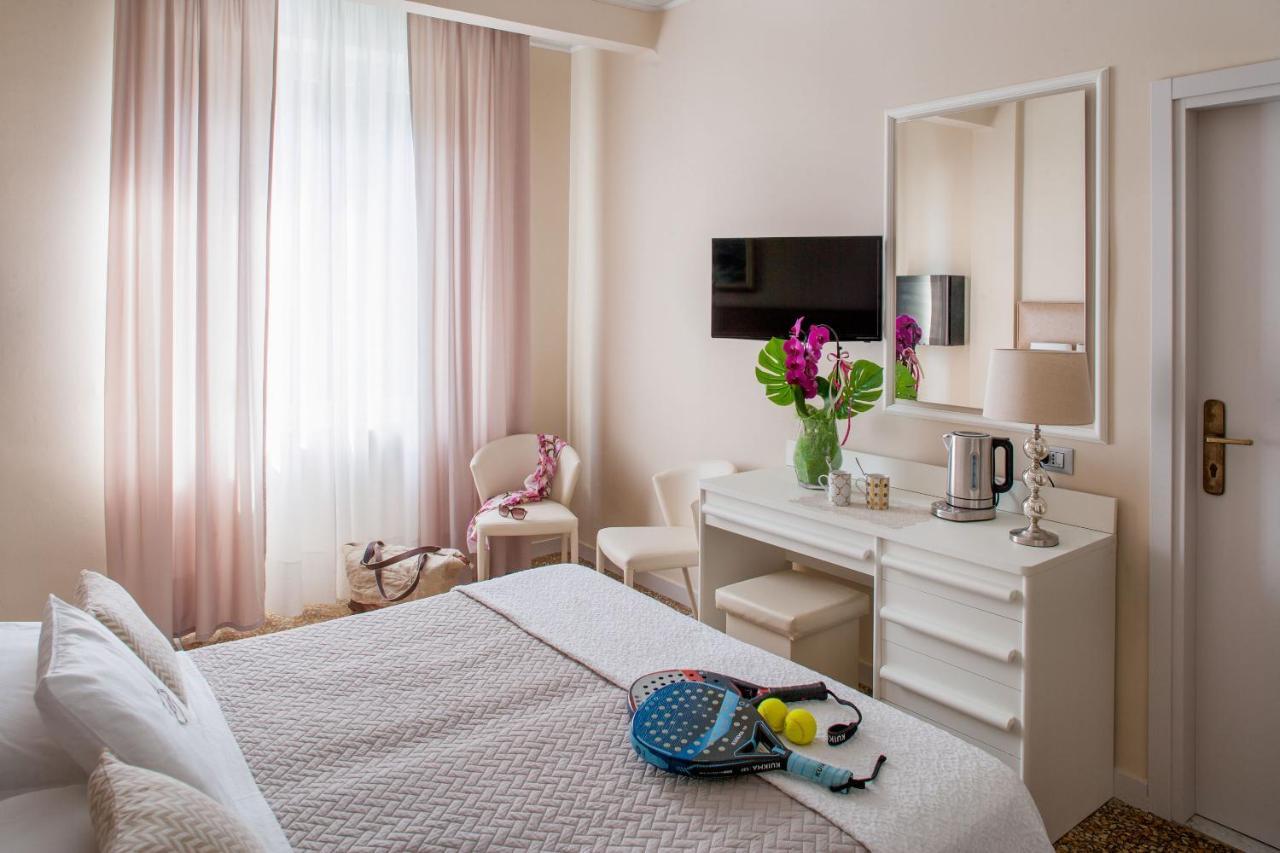 Hotel Mediterraneo Laigueglia Esterno foto