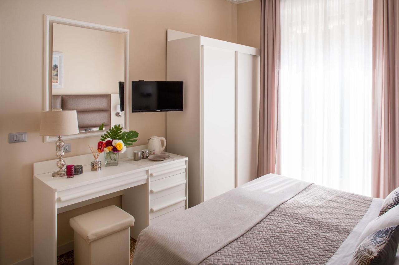 Hotel Mediterraneo Laigueglia Esterno foto