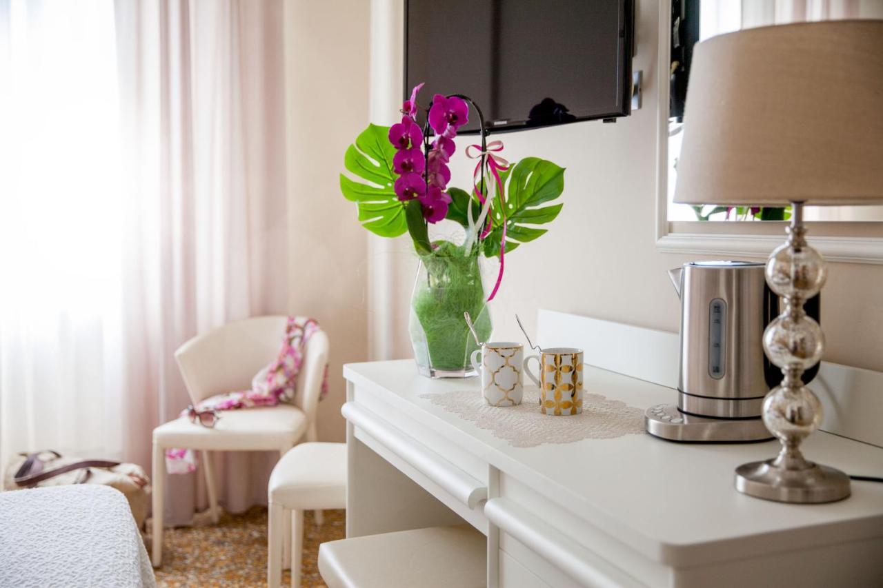 Hotel Mediterraneo Laigueglia Esterno foto