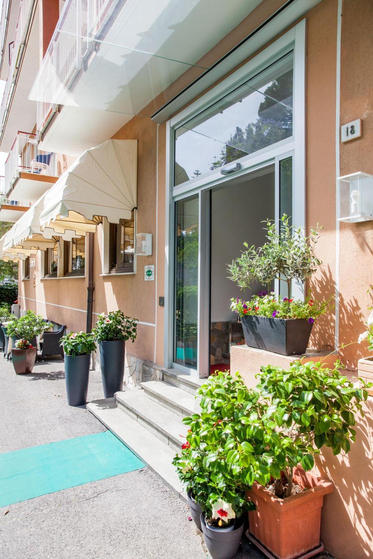 Hotel Mediterraneo Laigueglia Esterno foto