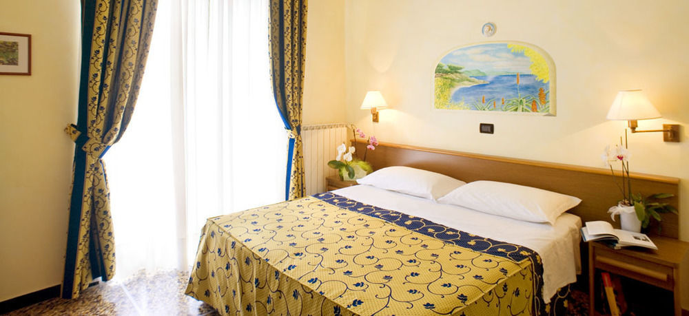 Hotel Mediterraneo Laigueglia Esterno foto