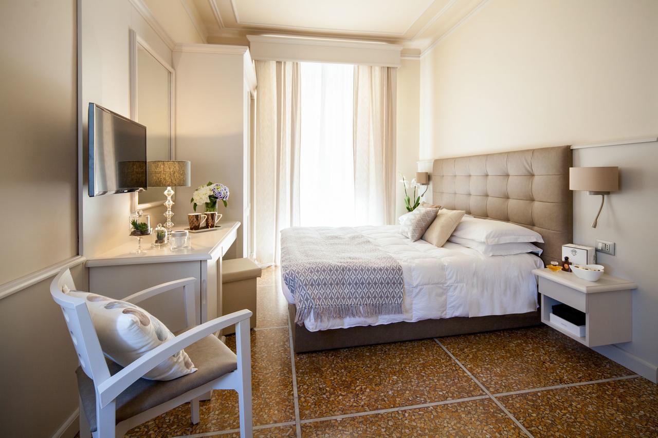 Hotel Mediterraneo Laigueglia Esterno foto
